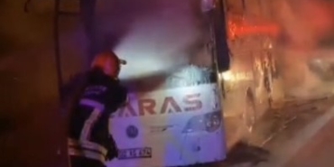 osmaniyede-seyir-halindeki-yolcu-otobusu-alev-alev-yandi-Y6vSk9Qd.jpg