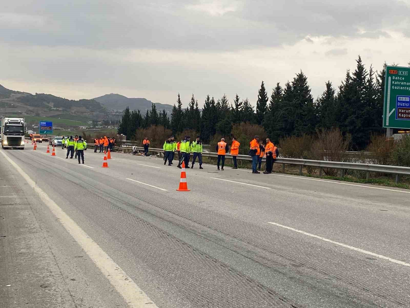 Osmaniye’de temizlik yapan işçilere otomobil çarptı: 1 ölü, 3 yaralı 5 osmaniyede temizlik yapan iscilere otomobil carpti 1 olu 3 yarali 1 ArrHMBRF