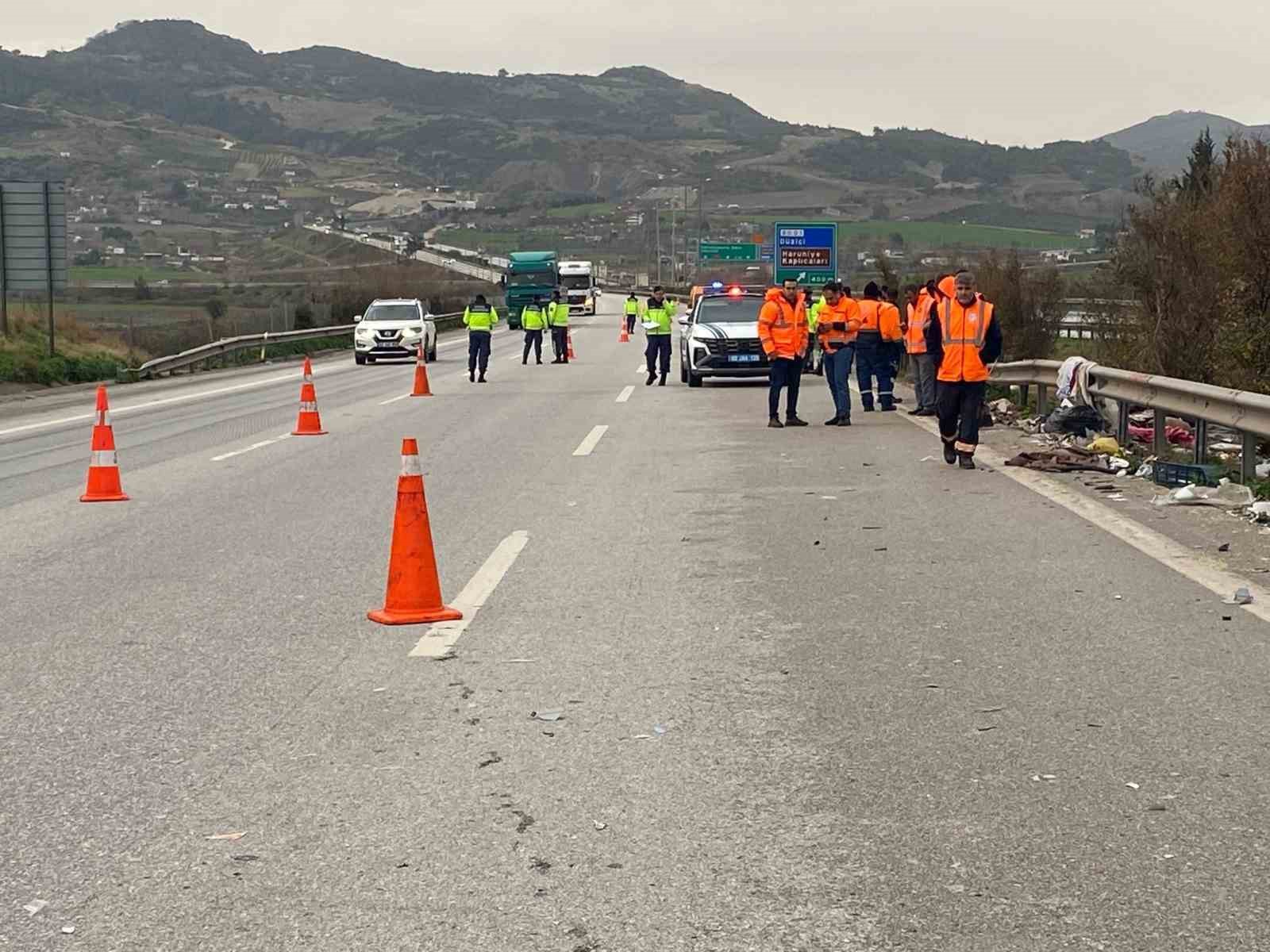Osmaniye’de temizlik yapan işçilere otomobil çarptı: 1 ölü, 3 yaralı 8 osmaniyede temizlik yapan iscilere otomobil carpti 1 olu 3 yarali 4 NTVf8ky4