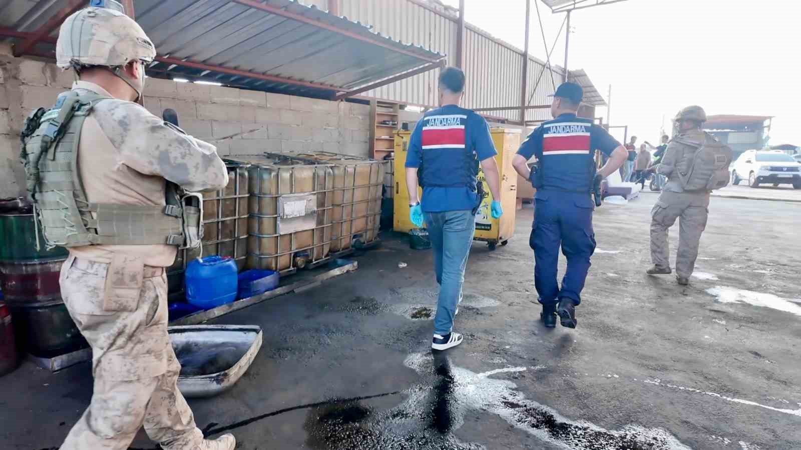 Osmaniye’de toprağa gömülü tankta kaçak akaryakıt bulundu 4 osmaniyede topraga gomulu tankta kacak akaryakit bulundu 0