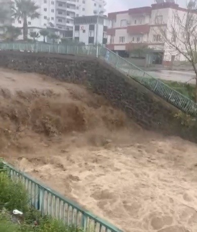 osmaniyede yagis felaketi yollar kapandi ulasim aksadi 1 RaLsT4t2