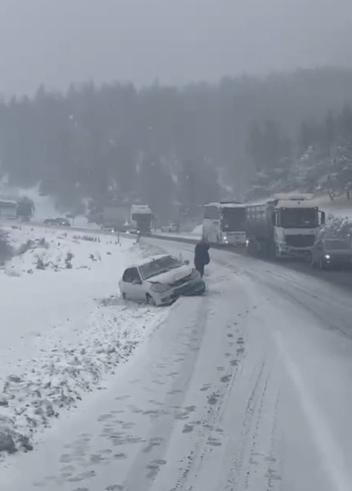 osmaniyede yogun kar yagisi zincirleme kazaya neden oldu 1 eJDH4KaZ