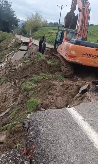osmaniyede yogun yagis yollari cokertti bazi guzergahlar ulasima kapandi 1 aC6W9zri