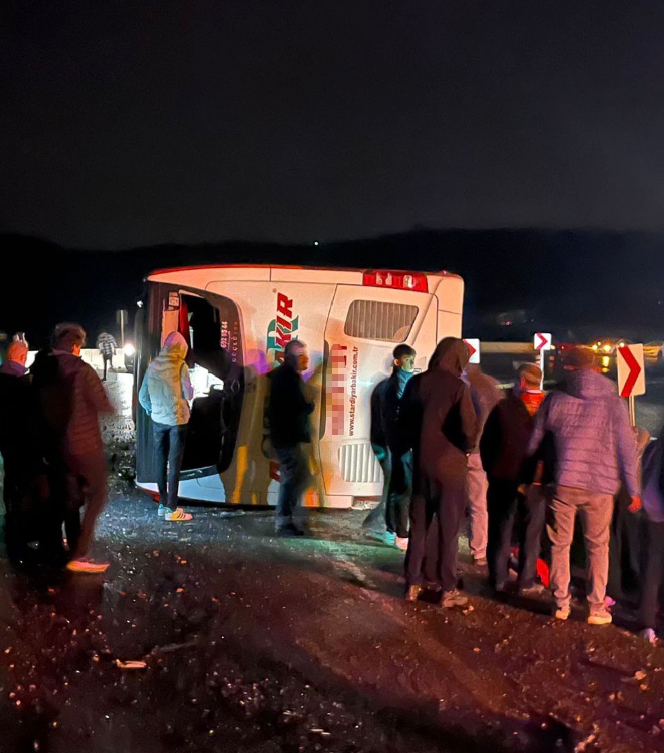 osmaniyede yolcu otobusu devrildi 3 yarali 4 Tv73M3yQ