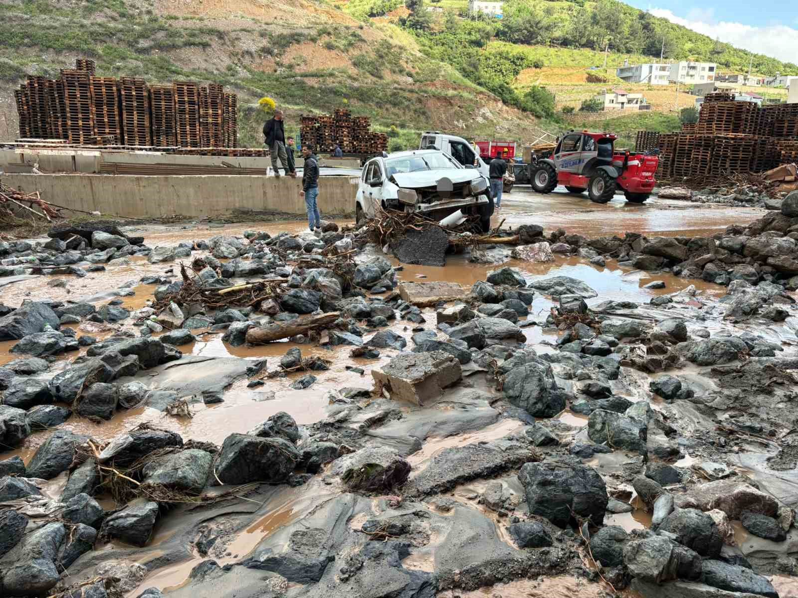 osmaniyedeki heyelanda 6 tir zarar gordu 2 XCfPrDSh