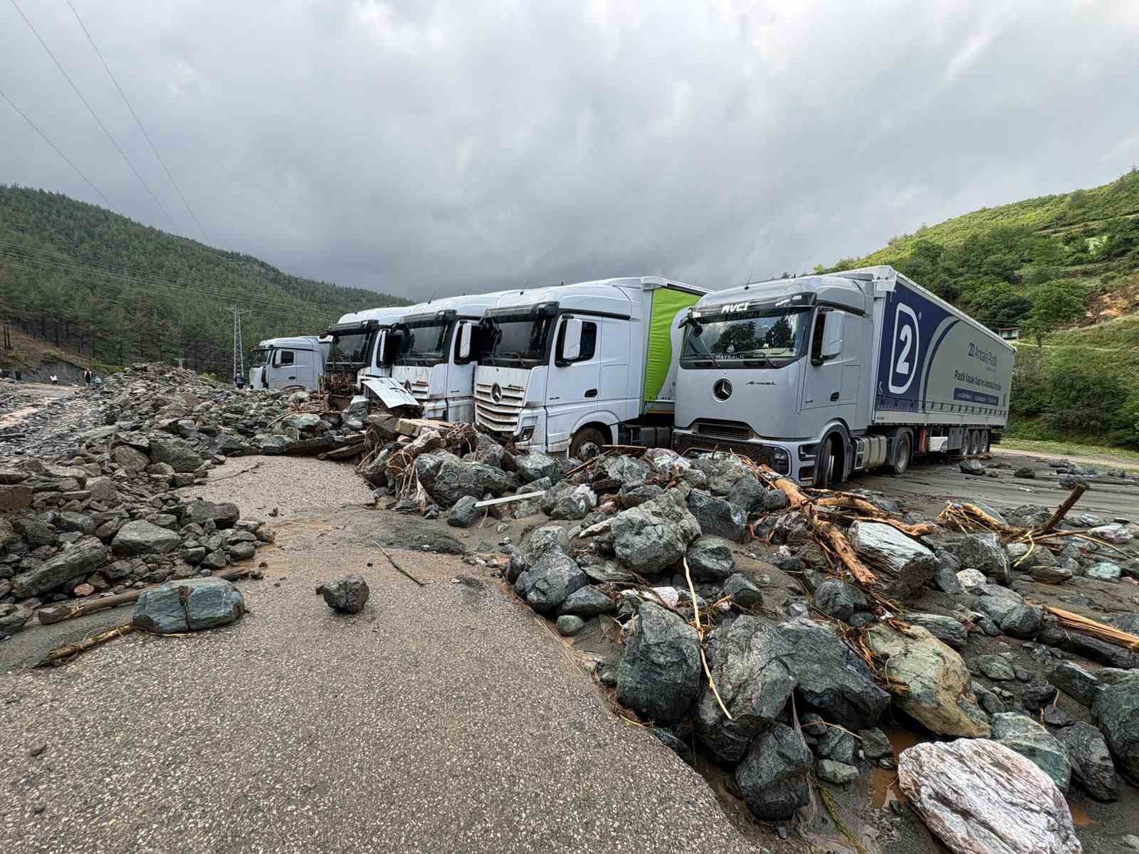 osmaniyedeki heyelanda 6 tir zarar gordu 3 fTY6Kl8k