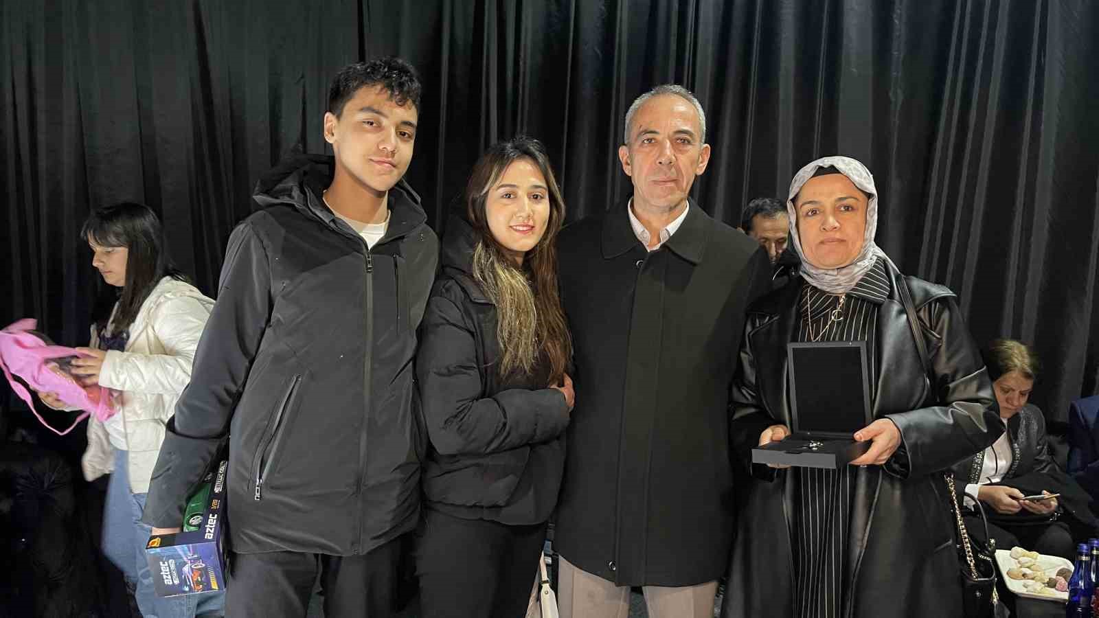 osmaniyeli depremzedeler evlerine kavustuklari icin mutlu 1 tK6kHc56