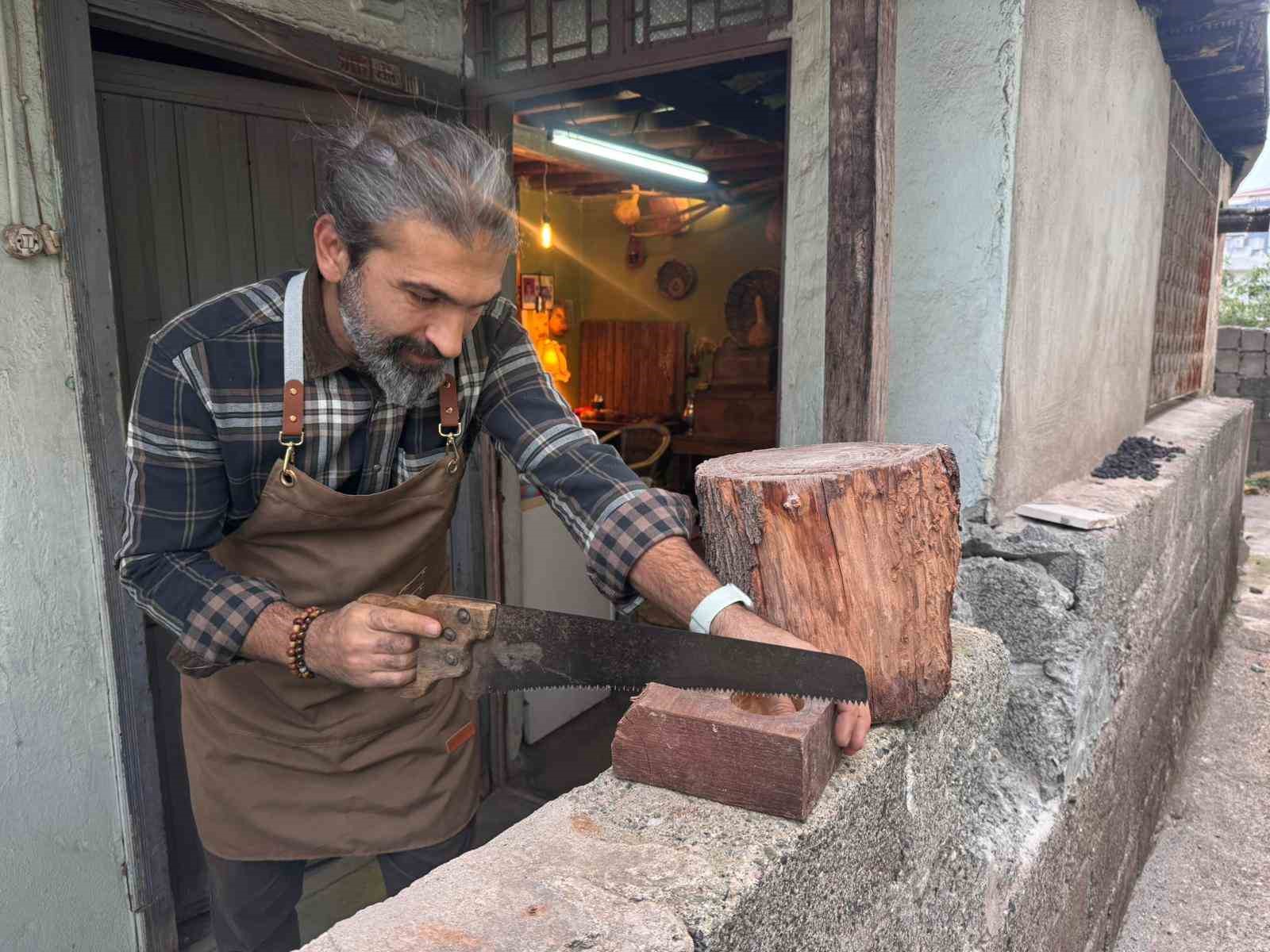 osmaniyeli ogretmenin babaevi ahsap atolyesi oldu 4 ytKncYct