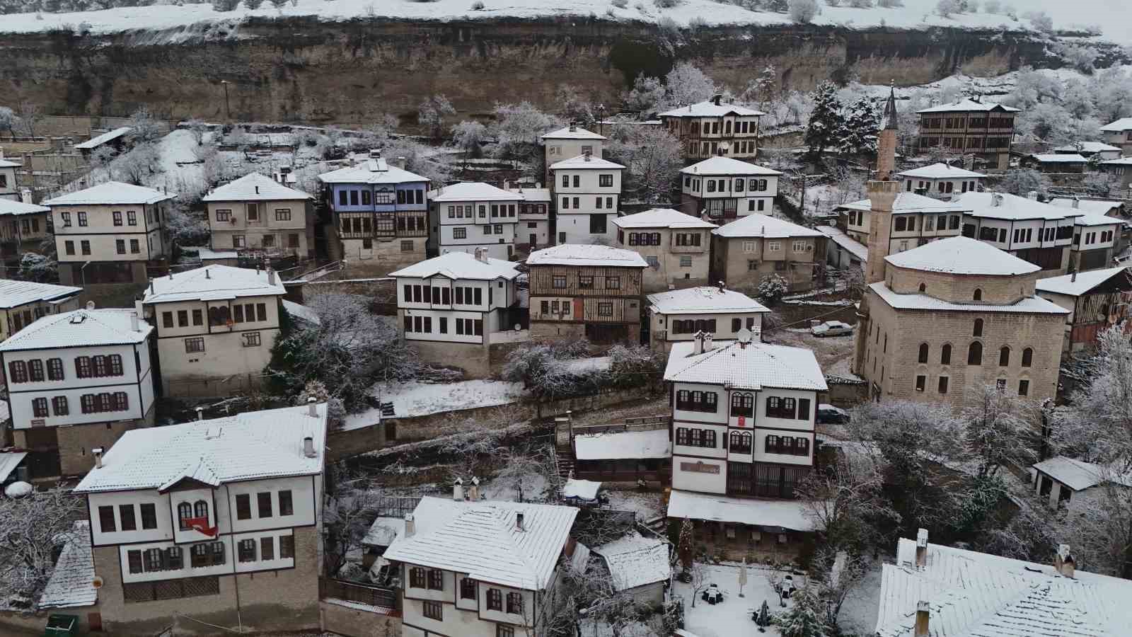 osmanli kenti safranbolunun tarihi konaklar beyaz ortuyle kaplandi 11 nzXgVcSI