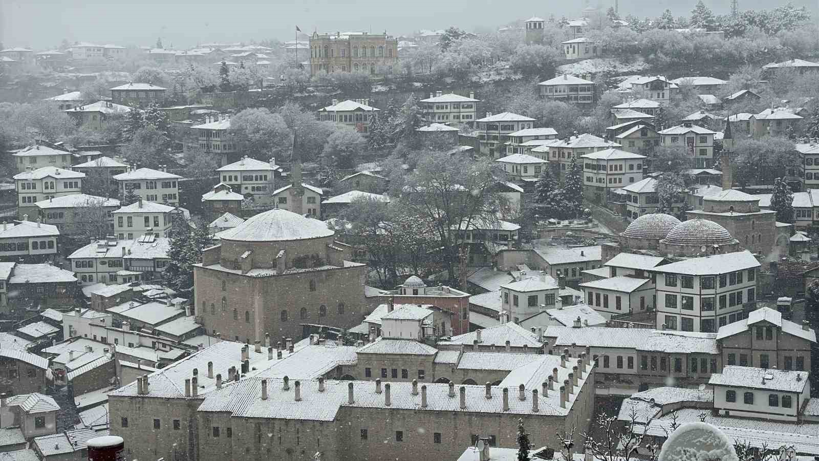 osmanli kenti safranbolunun tarihi konaklar beyaz ortuyle kaplandi 4 O86SyKby