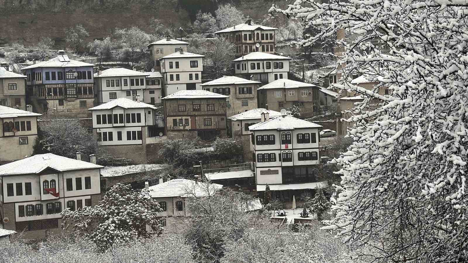 osmanli kenti safranbolunun tarihi konaklar beyaz ortuyle kaplandi 7 cN4zmUYU