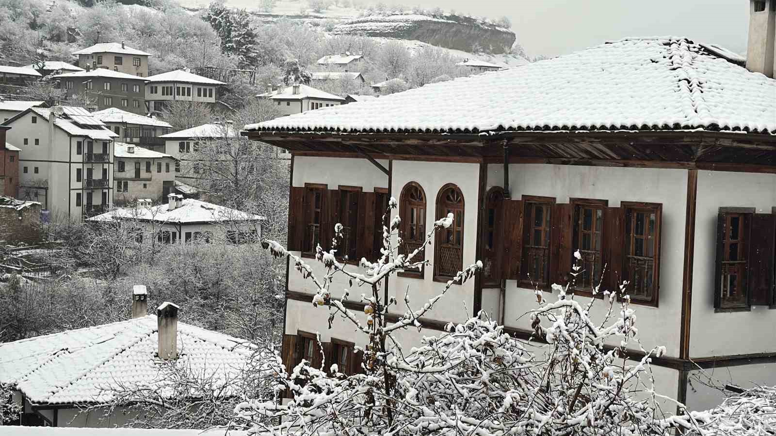 osmanli kenti safranbolunun tarihi konaklar beyaz ortuyle kaplandi 8 e9CGhH2l