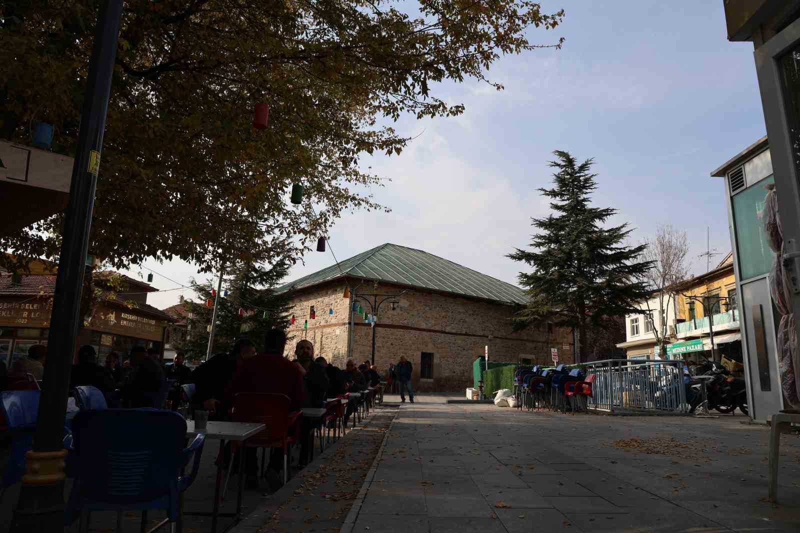 osmanli mirasi 161 yillik kirsehir camii kirlangic tavaniyla goz kamastiriyor 0 Kh9ddrWt
