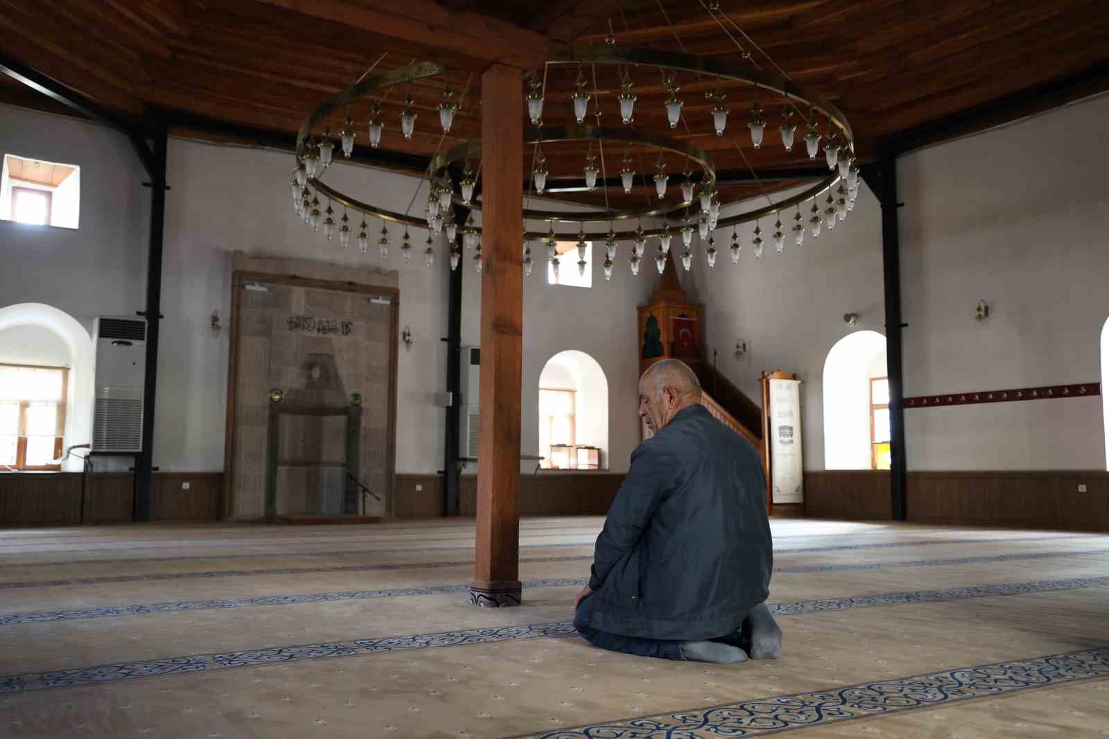 osmanli mirasi 161 yillik kirsehir camii kirlangic tavaniyla goz kamastiriyor 3 h1tKPSDn