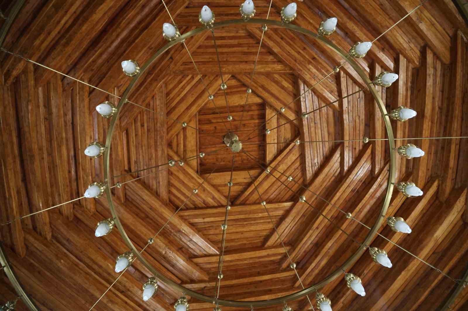 osmanli mirasi 161 yillik kirsehir camii kirlangic tavaniyla goz kamastiriyor 4 6cpl9Ajt