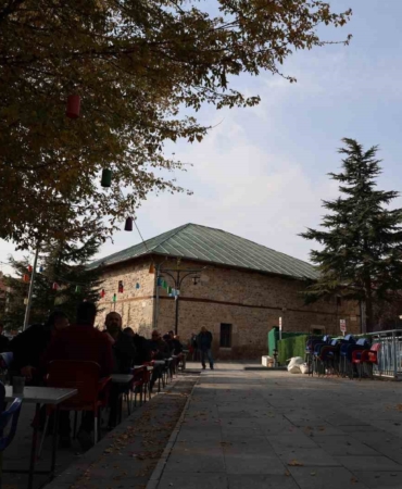 osmanli-mirasi-161-yillik-kirsehir-camii-kirlangic-tavaniyla-goz-kamastiriyor-NiCW47Z3.jpg