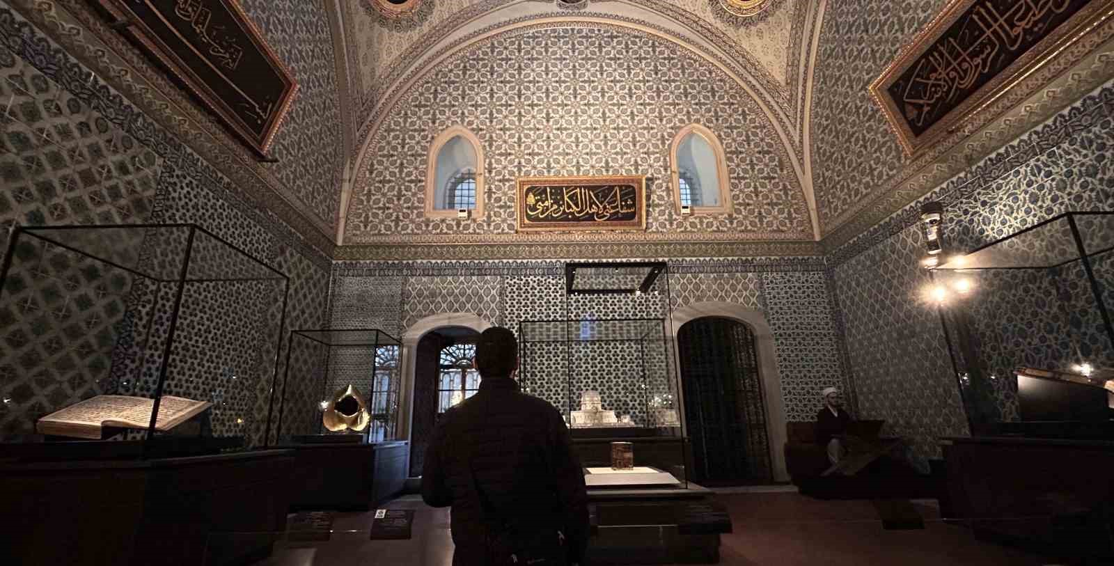 osmanlinin en buyuk mushafi ramazan ayina ozel ilk kez topkapi sarayinda sergide 1 UgyPsbad
