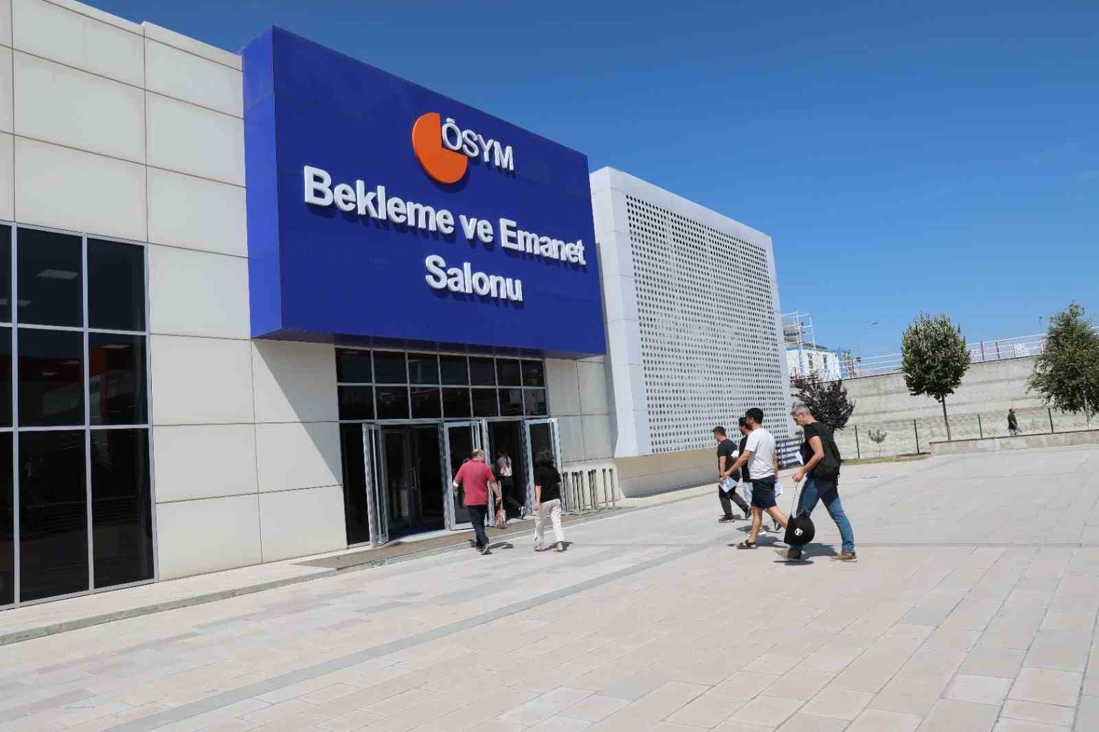 osym 2025 yilinda 8 milyondan fazla adaya sinav hizmeti verdi 0 RThGkX9N