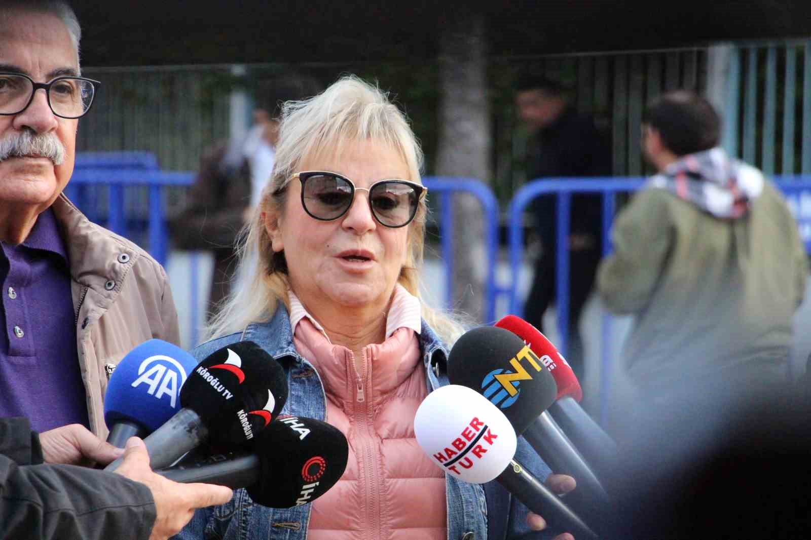 Otel faciasında oğlu, gelini ve iki torununu kaybeden acılı aile, "32 sanığın olası kastla yargılanmasını ve cezalandırılmasını istiyoruz" 5 otel faciasinda oglu gelini ve iki torununu kaybeden acili aile 32 sanigin olasi kastla