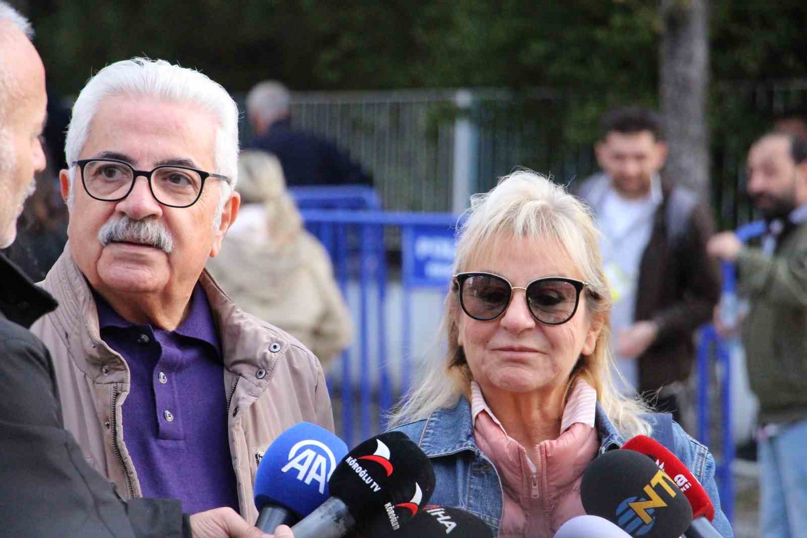 Otel faciasında oğlu, gelini ve iki torununu kaybeden acılı aile, "32 sanığın olası kastla yargılanmasını ve cezalandırılmasını istiyoruz" 6 otel faciasinda oglu gelini ve iki torununu kaybeden acili aile 32 sanigin olasi kastla