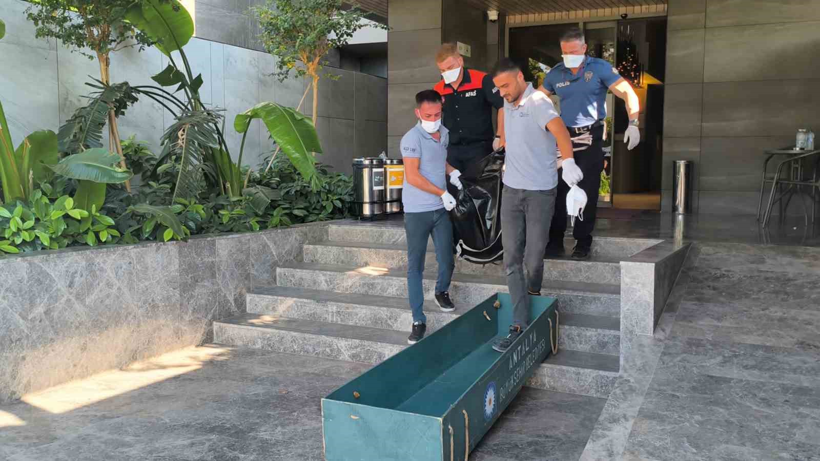 Otel odasında ölü bulundu, yanındaki maddeler ekipleri alarma geçirdi 9 otel odasinda olu bulundu yanindaki maddeler ekipleri alarma gecirdi 5 tMrqHsCn