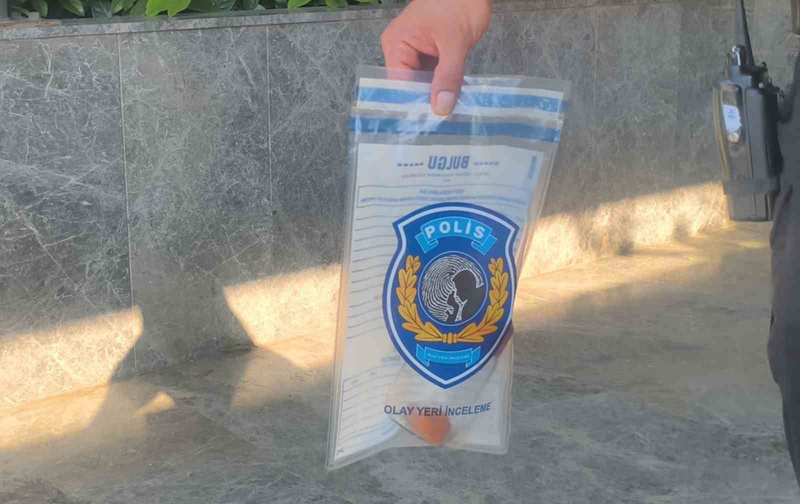 Otel odasında ölü bulundu, yanındaki maddeler ekipleri alarma geçirdi 12 otel odasinda olu bulundu yanindaki maddeler ekipleri alarma gecirdi 8 4puVROZr
