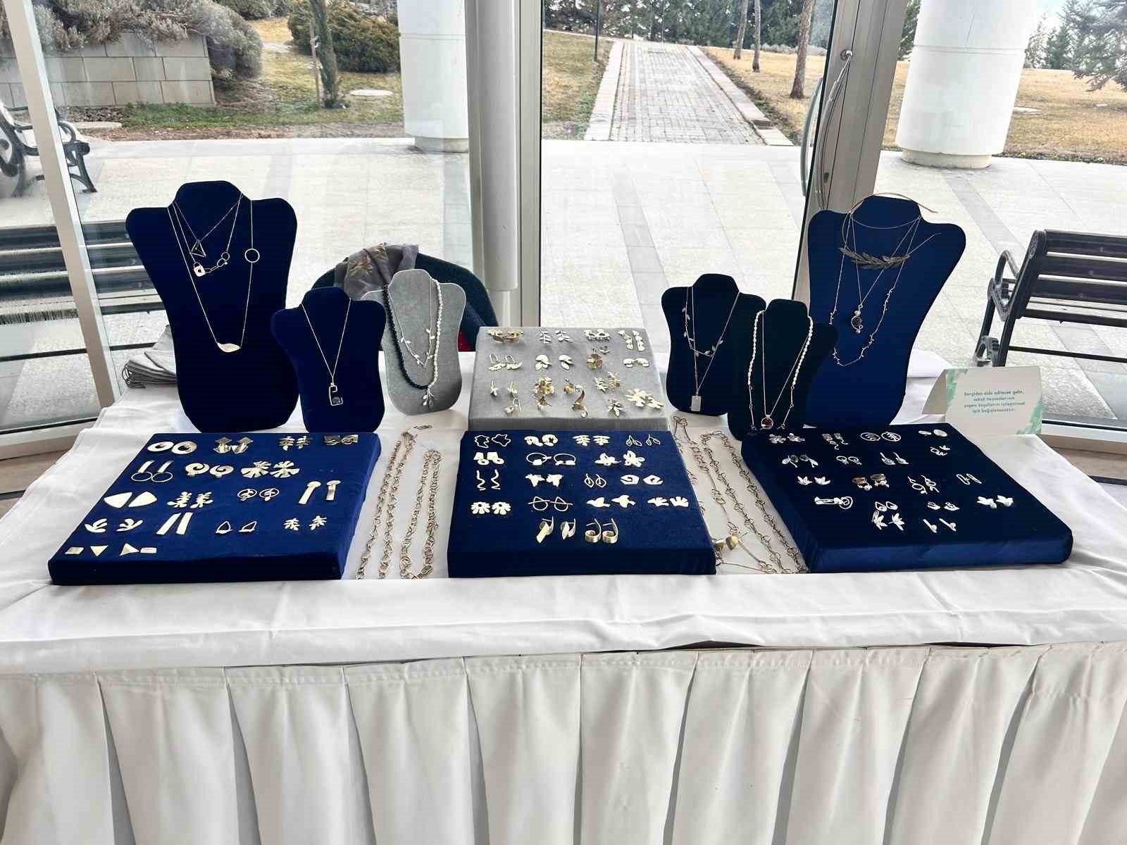 otel yangininda hayatini kaybeden tuzgiray cifti anildi 2 LVBvZRGk