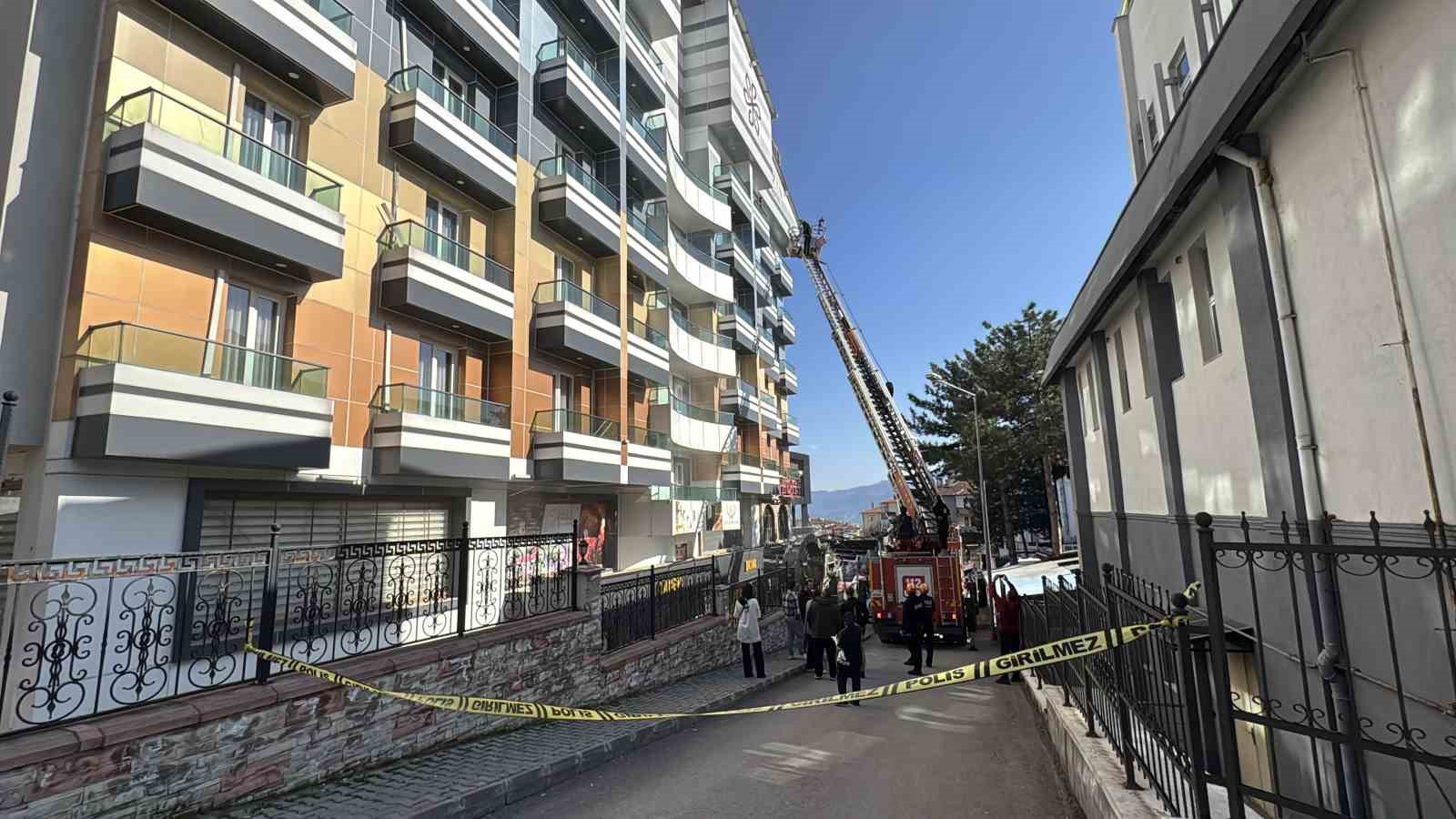 otel yangininda mahsur kalan 8 kisi kurtarildi 5