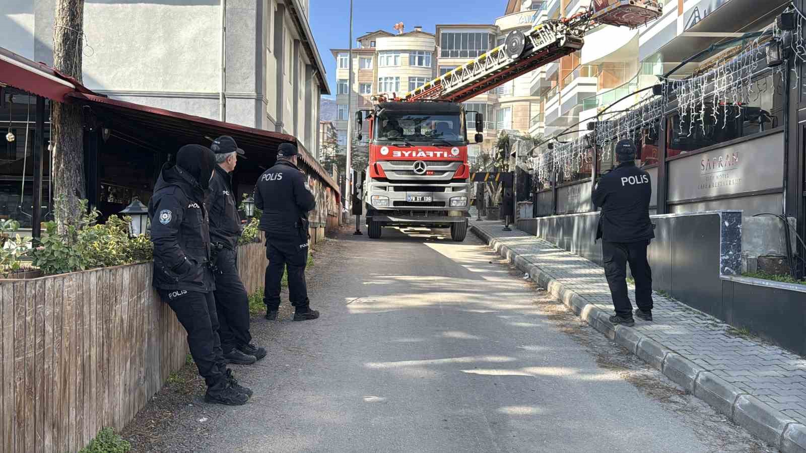 otel yangininda mahsur kalan 8 kisi kurtarildi 7 NdjBjMSd