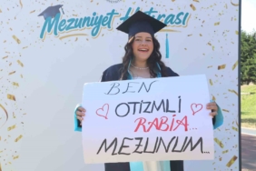 İş makinesinin darbesiyle 6 katlı bina yerle bir oldu 1 thumbnail