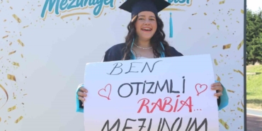 otizm-engel-tanimadi-genc-muzisyen-universiteden-mezun-oldu-CV2jxbdQ.jpg