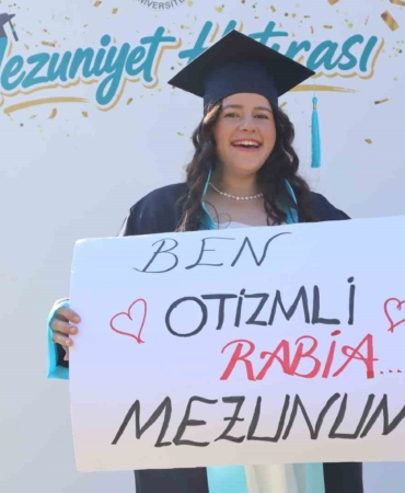 otizm-engel-tanimadi-genc-muzisyen-universiteden-mezun-oldu-CV2jxbdQ.jpg