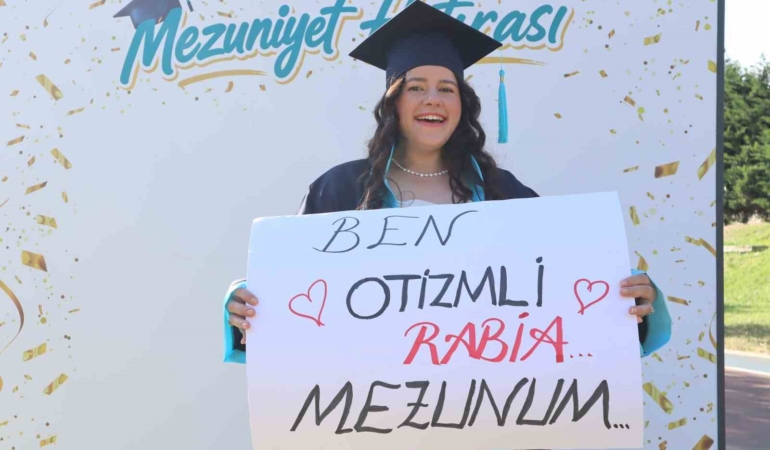 otizm-engel-tanimadi-genc-muzisyen-universiteden-mezun-oldu-CV2jxbdQ.jpg
