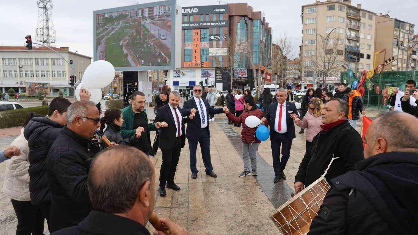 otizm icin cacabey meydaninda bulusma 4 9YUVzkC4