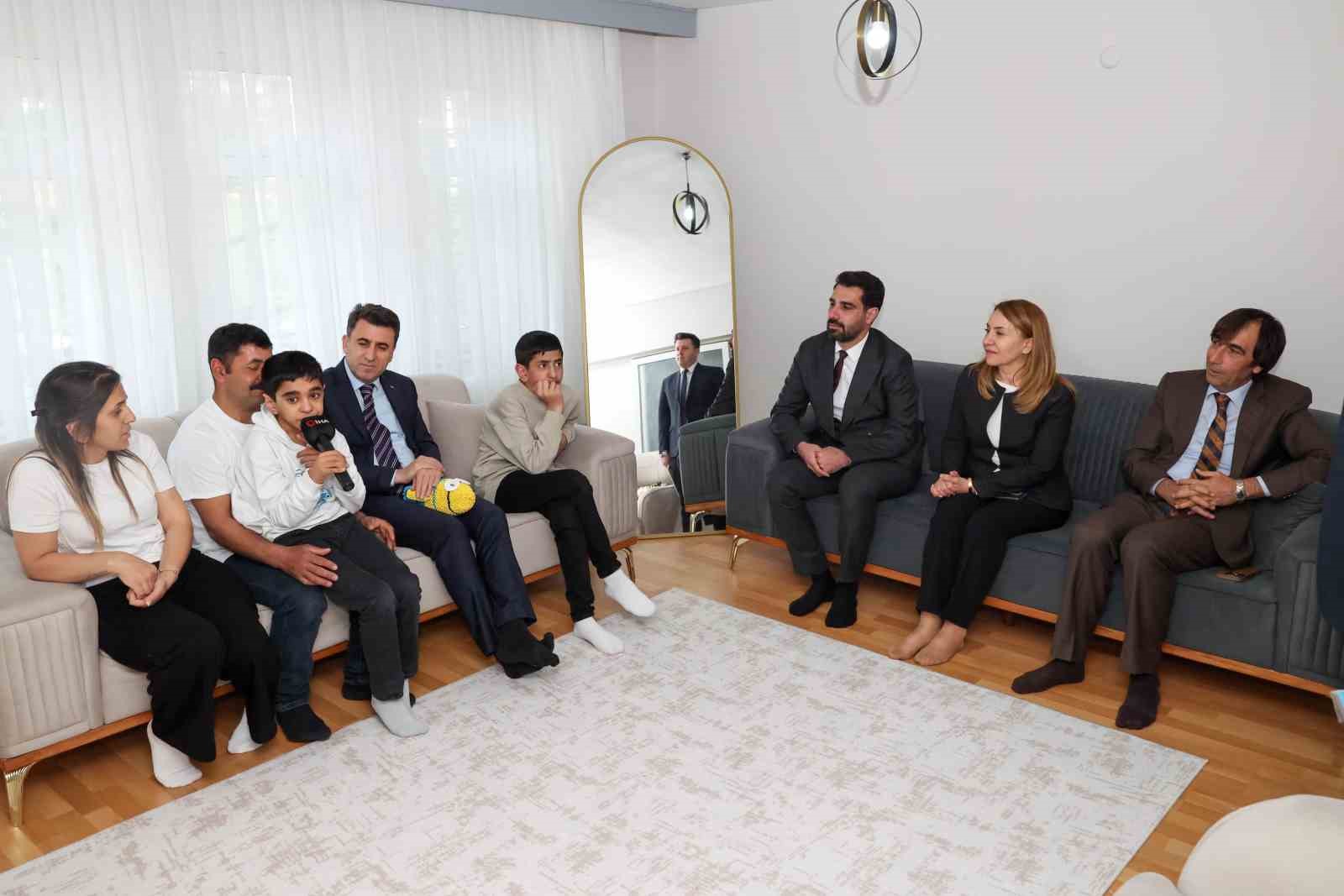 otizmli ali ismail ile vali aygolun diyaloglari gulumsetti 3 13LnC8Ki