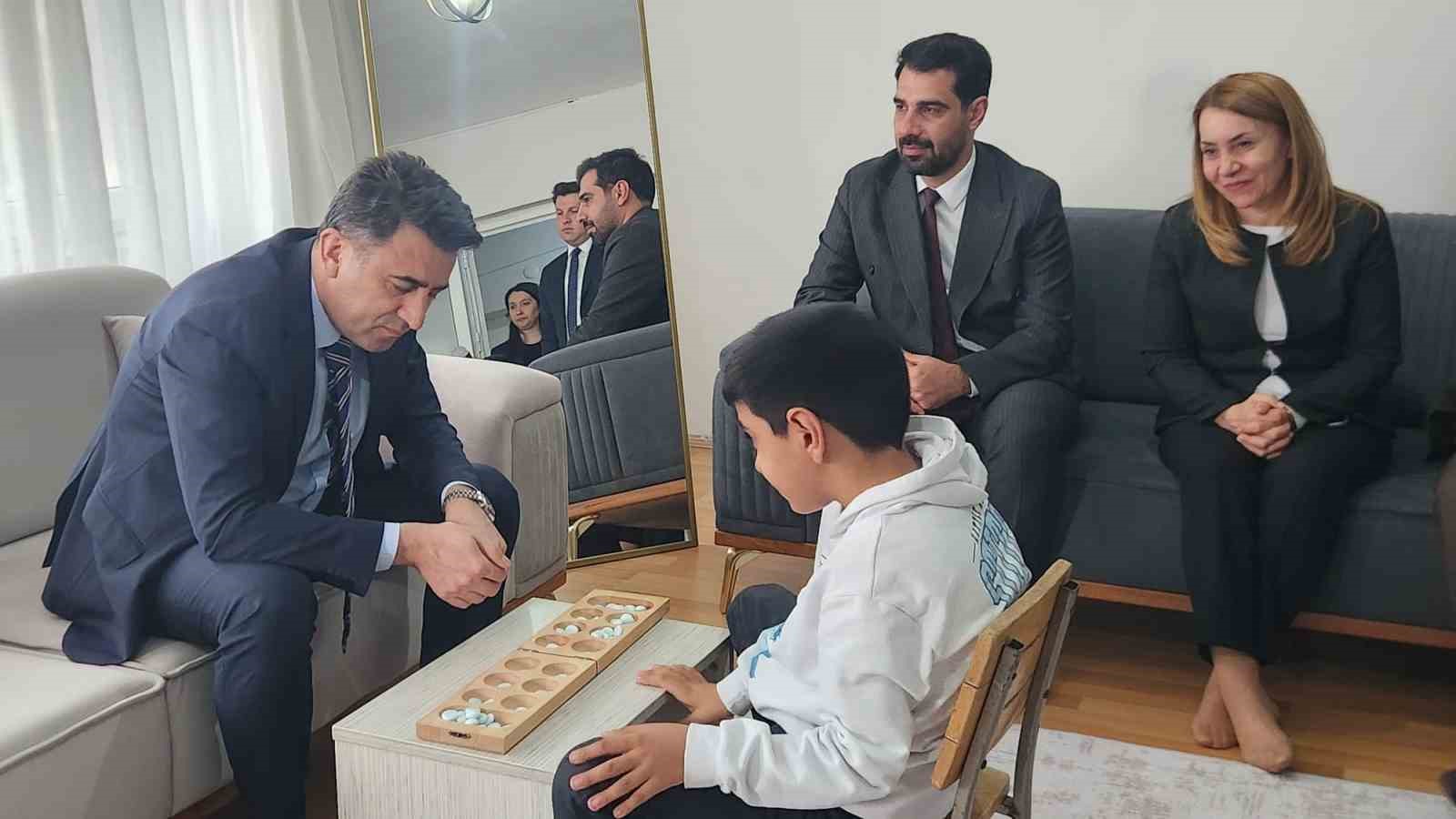 otizmli ali ismail ile vali aygolun diyaloglari gulumsetti 4 7vqUtzis