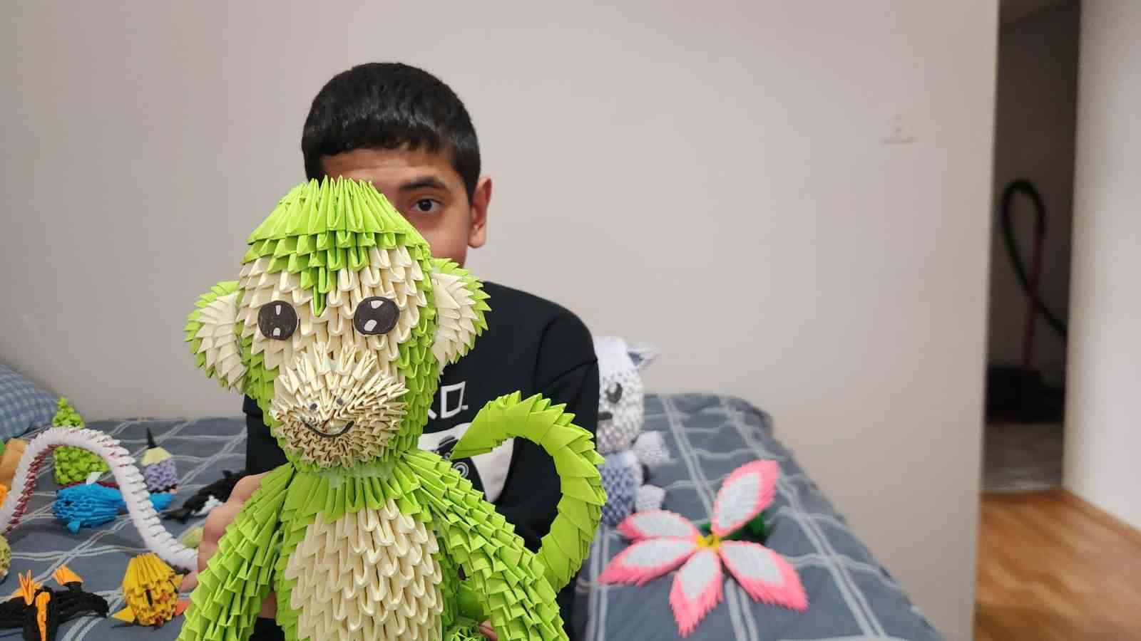 otizmli arda origamiyle hayatina yon veriyor 0 R6FjcmEb