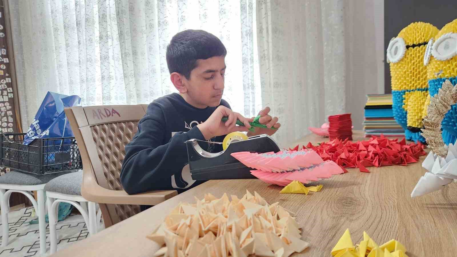 otizmli arda origamiyle hayatina yon veriyor 2 MunSV34Z
