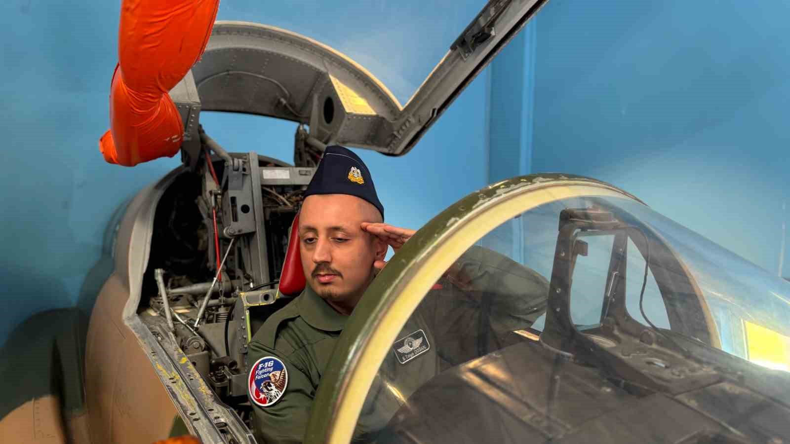 otizmli birey server tolga doganin ucak kokpitine oturma hayali gercek oldu 0 IwEiNqQl