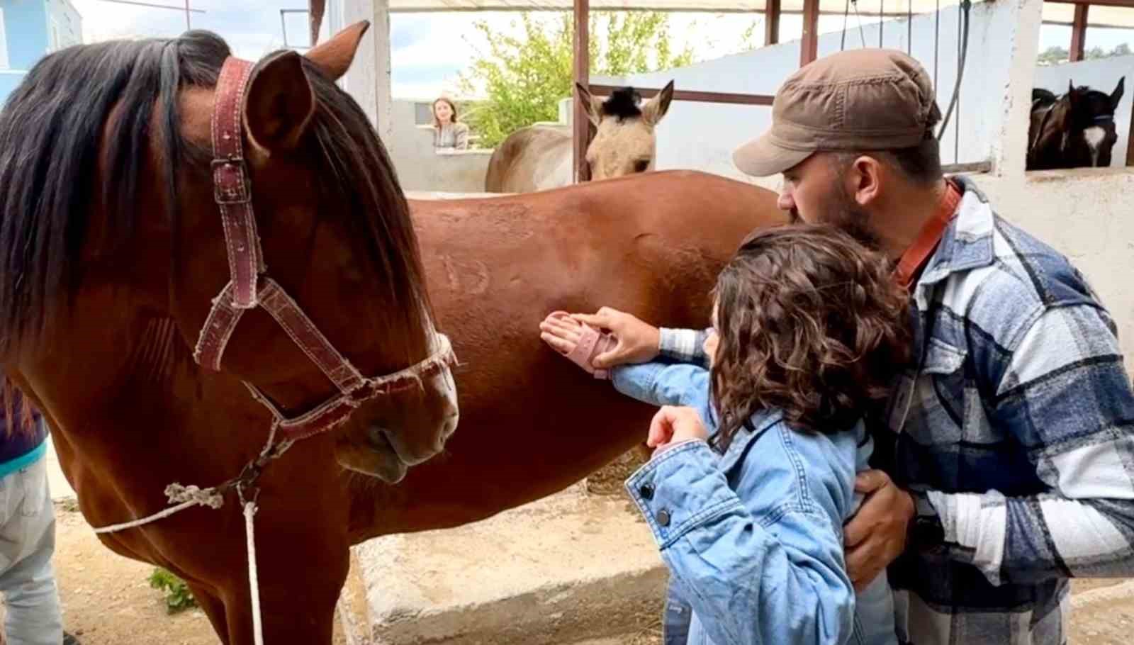 otizmli cocuklara atla terapi destegi 1 vyIljTck