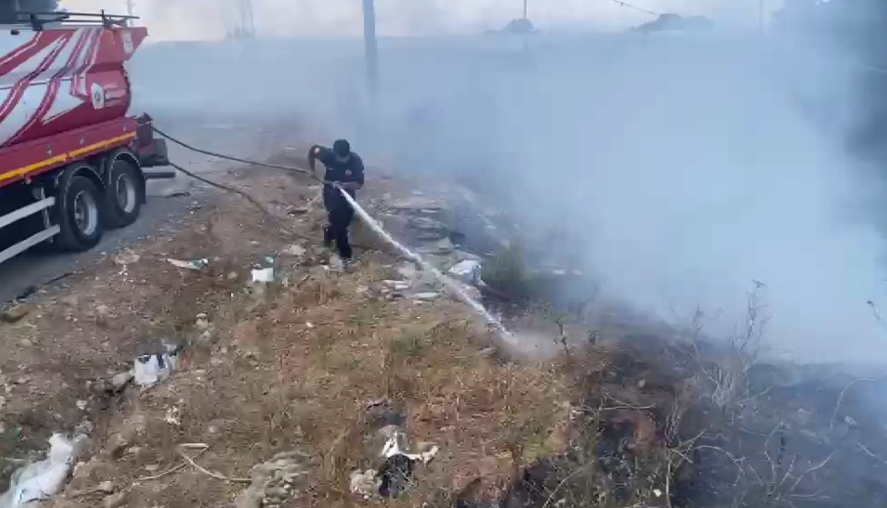 Otluk alanda çıkan yangın seralara sıçramadan söndürüldü 7 otluk alanda cikan yangin seralara sicramadan sonduruldu 3 aOW9yhr4