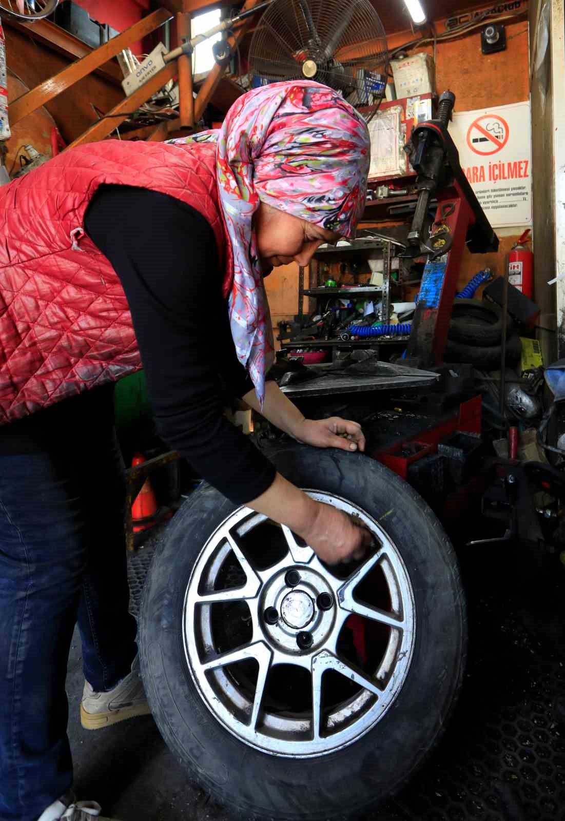 oto lastik tamirine kadin eli degdi elinde krikoyu goren soforler sasiriyor 10 ySi64LJE