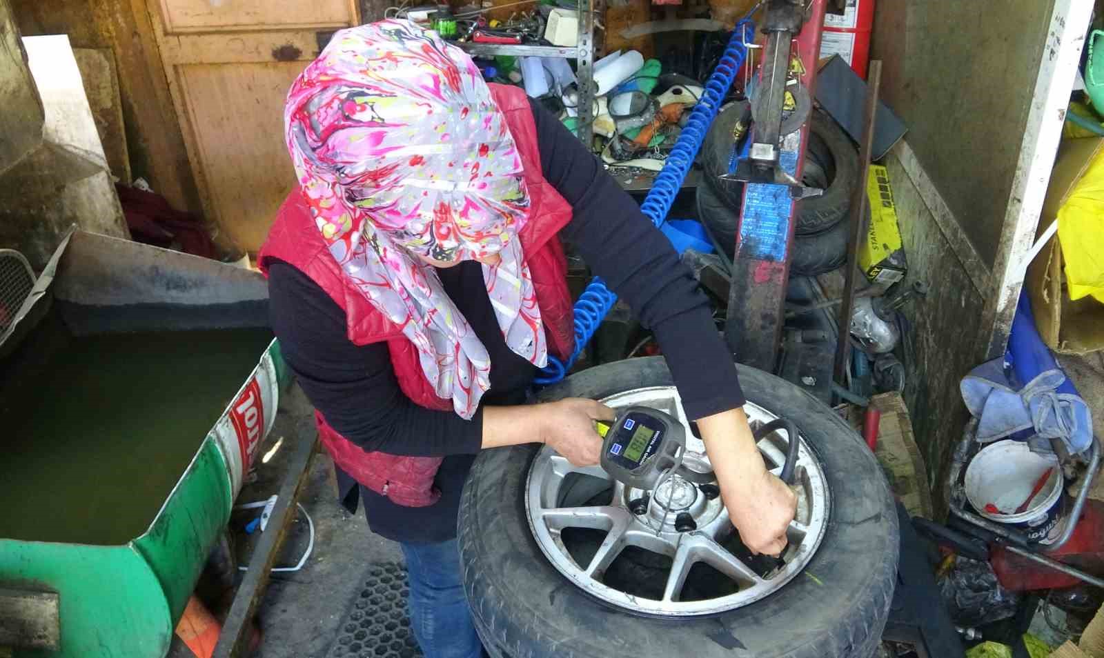 oto lastik tamirine kadin eli degdi elinde krikoyu goren soforler sasiriyor 4 UyhNraSP