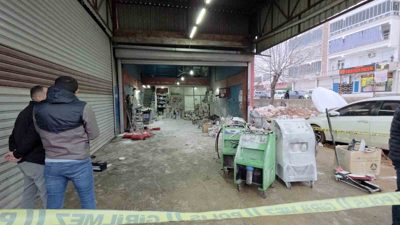 oto sanayide patlama 4 yarali 3 UczOzecE