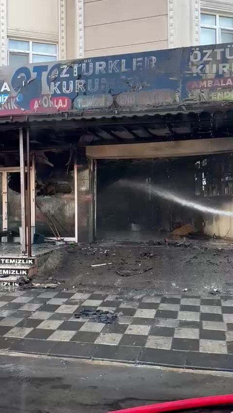 oto tamir dukkani ve 2 arac cikan yanginda kule dondu 1 RfHaNODf