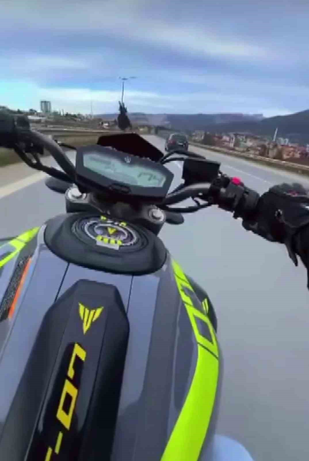 Otobanda 174 kilometre hızla ölüme meydan okuyan motosikletliye 45 bin TL ceza 4 otobanda 174 kilometre hizla olume meydan okuyan motosikletliye 45 bin tl ceza 0 zGcIq2lk