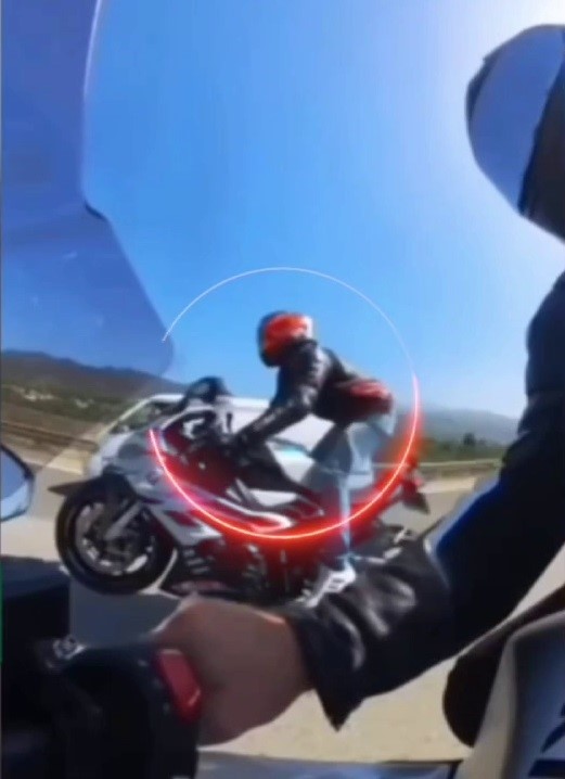 otobanda 324 km hiza ulasan motosikletli olume meydan okudu 2 aheFEzHE