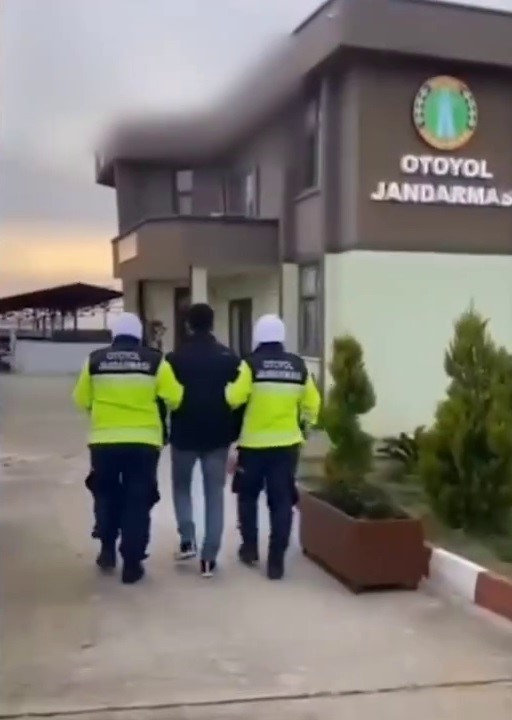 otobanda 324 km hiza ulasan motosikletli olume meydan okudu 3