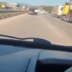 otobanda-kaza-kamerada-kil-payiyla-kazadan-kurtuldu-AeTsn9kV.jpg