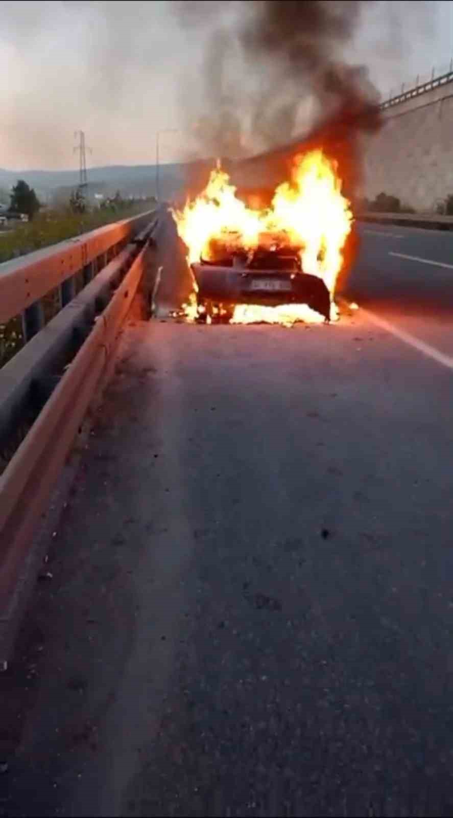 otobanda seyir halindeki cip alev alev yandi 0 alU7e3ZZ